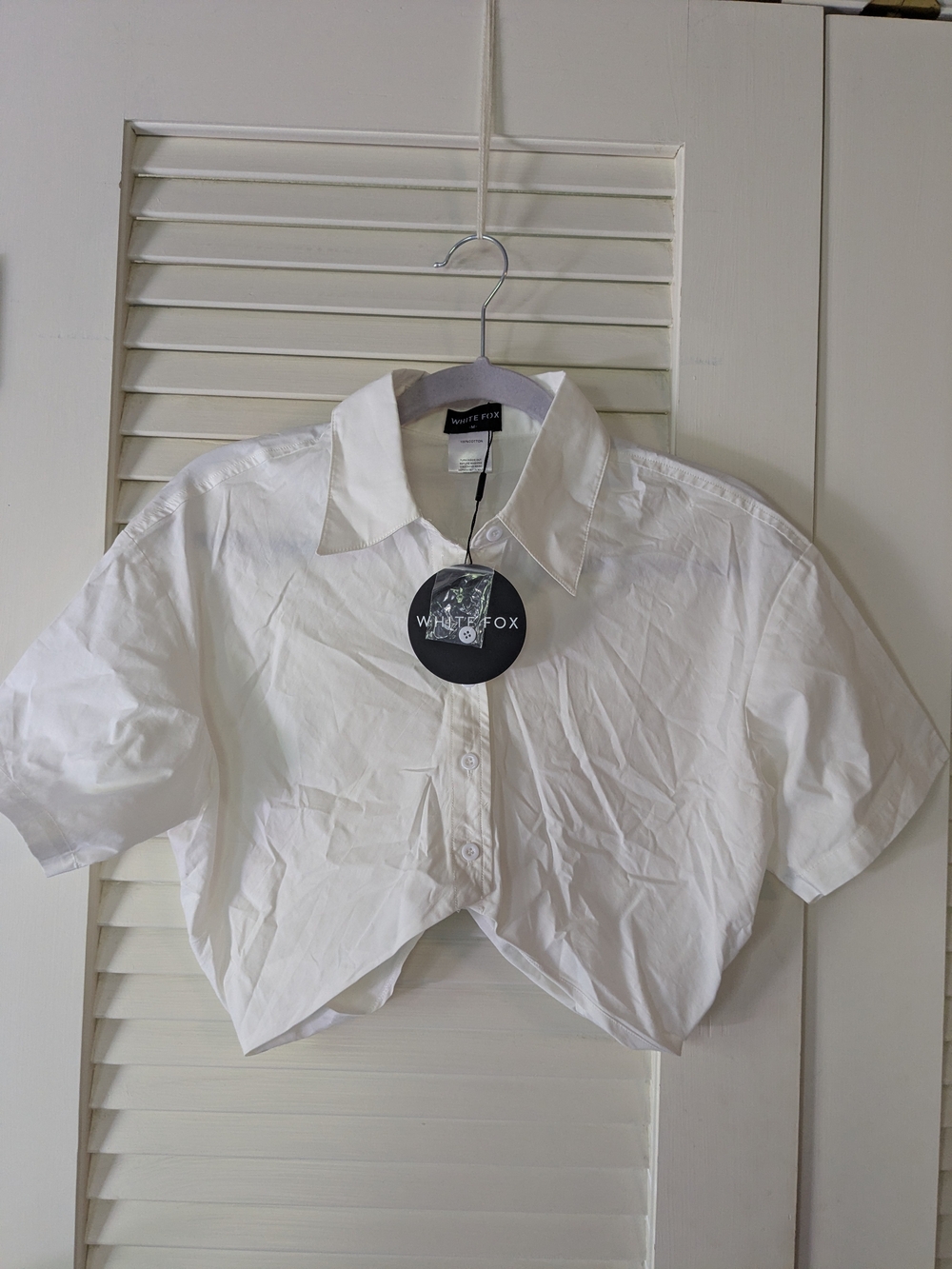 White Fox Short-Sleeve Cropped Shirt